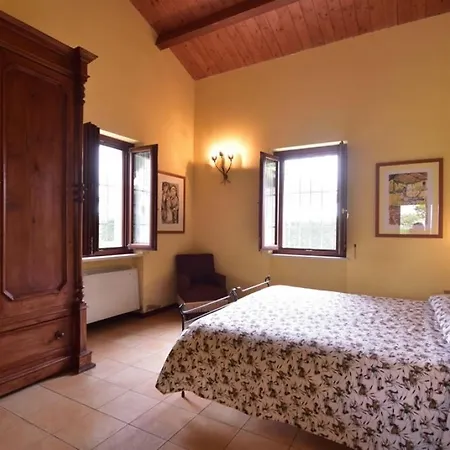 Sleeps 2 Pool Wifi T764327