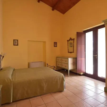 Sleeps 2 Pool Wifi T764327