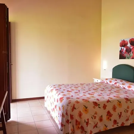 Apartment Sleeps 2 Pool Wifi T764327 *